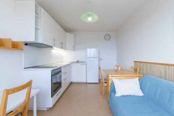 1 bedroom with open-plan kitchen flat to rent, 39 m², Bryksova, Praha 1 bedroom with open-plan kitchen flat to rent, 39 m², Bryksova, Praha