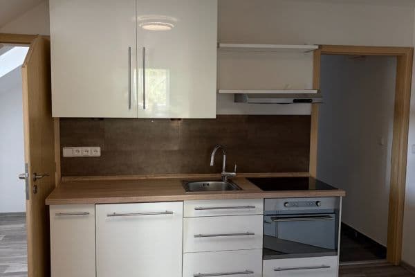 2 bedroom flat to rent, 60 m², Moskevská, Karlovy Vary 2 bedroom flat to rent, 60 m², Moskevská, Karlovy Vary