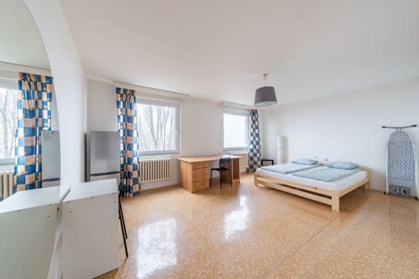 4 bedroom flat to rent, 24 m², Kříženeckého náměstí, Praha 4 bedroom flat to rent, 24 m², Kříženeckého náměstí, Praha