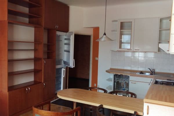 1 bedroom with open-plan kitchen flat to rent, 44 m², Radhošťská, Praha 1 bedroom with open-plan kitchen flat to rent, 44 m², Radhošťská, Praha