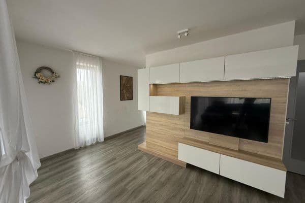 2 bedroom with open-plan kitchen flat to rent, 84 m², Husova, Pardubice, Pardubický Region 2 bedroom with open-plan kitchen flat to rent, 84 m², Husova, Pardubice, Pardubický Region