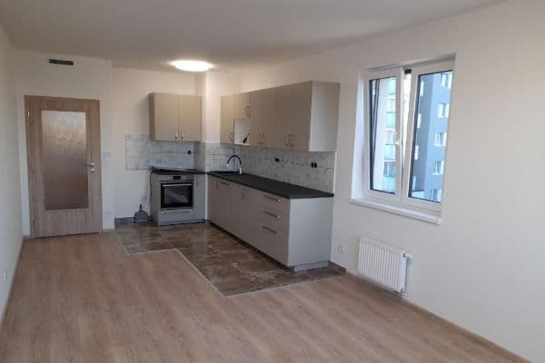 2 bedroom with open-plan kitchen flat to rent, 67 m², U Továren, Praha 2 bedroom with open-plan kitchen flat to rent, 67 m², U Továren, Praha