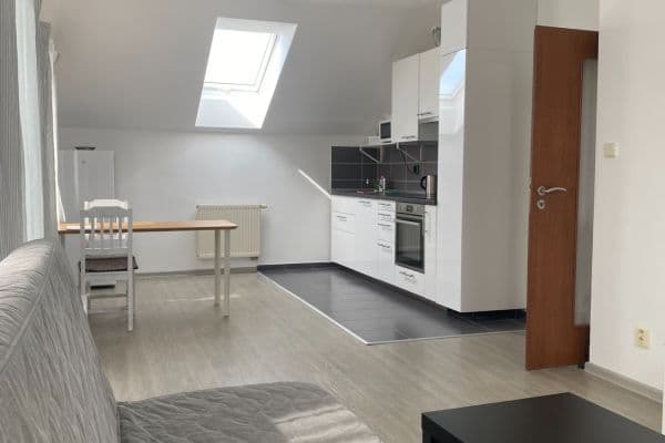 1 bedroom with open-plan kitchen flat to rent, 50 m², Nádražní, Zbuzany 1 bedroom with open-plan kitchen flat to rent, 50 m², Nádražní, Zbuzany