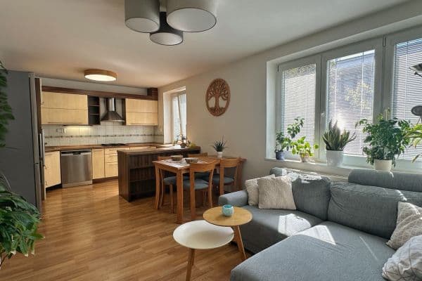 2 bedroom with open-plan kitchen flat to rent, 71 m², Železničářů, Kladno 2 bedroom with open-plan kitchen flat to rent, 71 m², Železničářů, Kladno