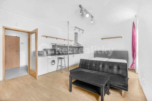 Studio flat to rent, 34 m², Plzeňská, Praha Studio flat to rent, 34 m², Plzeňská, Praha