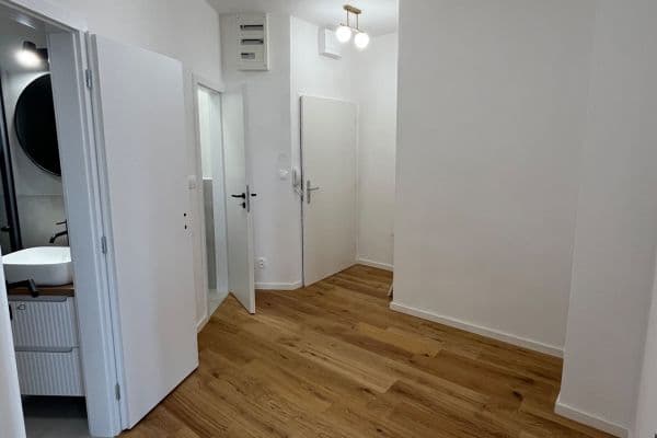 Studio flat to rent, 36 m², Petrohradská, Praha Studio flat to rent, 36 m², Petrohradská, Praha