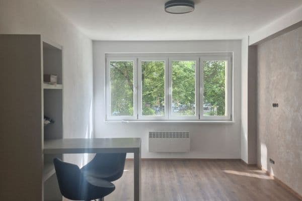 1 bedroom with open-plan kitchen flat for sale, 43 m², Kolbenova, Praha 1 bedroom with open-plan kitchen flat for sale, 43 m², Kolbenova, Praha