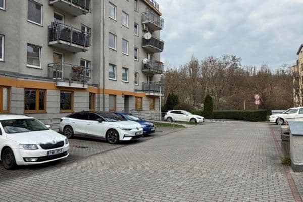 garage to rent, 2 m², Kovanecká, Praha garage to rent, 2 m², Kovanecká, Praha