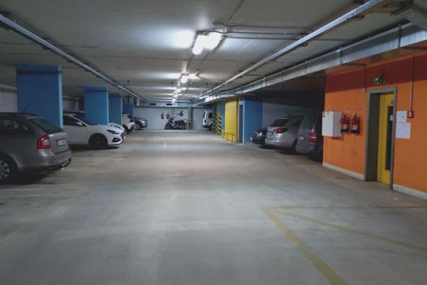 garage to rent, 15 m², Sluneční náměstí, Praha garage to rent, 15 m², Sluneční náměstí, Praha