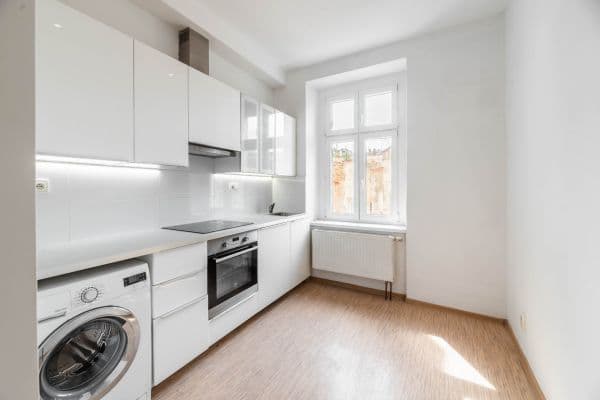 1 bedroom with open-plan kitchen flat for sale, 30 m², Holečkova, Praha 1 bedroom with open-plan kitchen flat for sale, 30 m², Holečkova, Praha