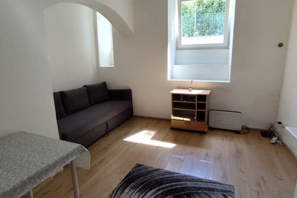 Studio flat to rent, 26 m², Holandská, Praha Studio flat to rent, 26 m², Holandská, Praha