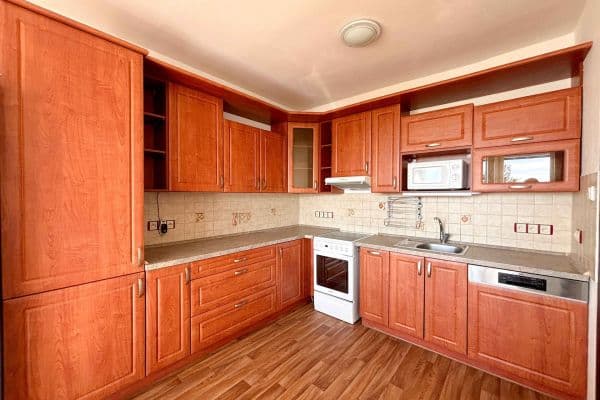 2 bedroom with open-plan kitchen flat to rent, 72 m², Hlivická, Praha 2 bedroom with open-plan kitchen flat to rent, 72 m², Hlivická, Praha