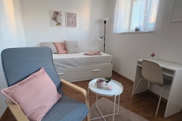 Studio flat to rent, 30 m², Kloboučnická, Praha Studio flat to rent, 30 m², Kloboučnická, Praha