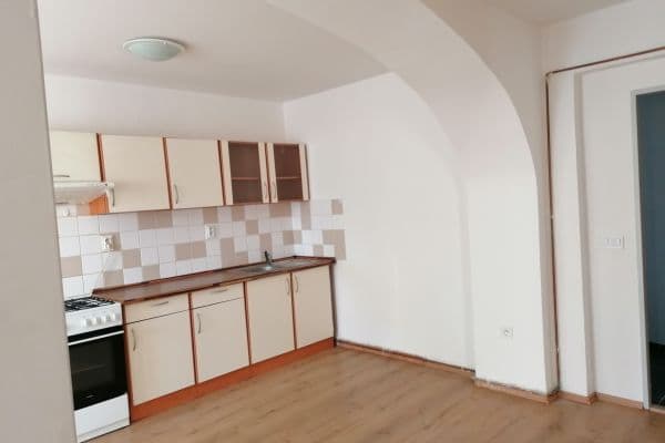 1 bedroom with open-plan kitchen flat to rent, 56 m², Fügnerova, Králův Dvůr 1 bedroom with open-plan kitchen flat to rent, 56 m², Fügnerova, Králův Dvůr