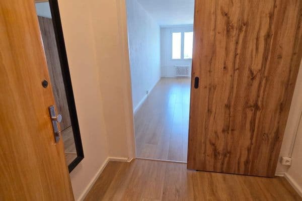 Studio flat to rent, 28 m², Jabloňová, Praha Studio flat to rent, 28 m², Jabloňová, Praha