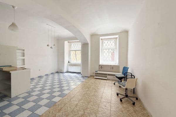 3 bedroom with open-plan kitchen flat to rent, 90 m², Sevastopolská, Praha 3 bedroom with open-plan kitchen flat to rent, 90 m², Sevastopolská, Praha