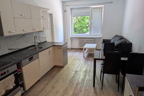 3 bedroom with open-plan kitchen flat to rent, 70 m², Fabiánova, Praha 3 bedroom with open-plan kitchen flat to rent, 70 m², Fabiánova, Praha