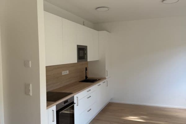 Studio flat to rent, 36 m², Mezitraťová, Praha Studio flat to rent, 36 m², Mezitraťová, Praha
