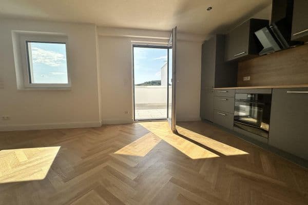 Studio flat to rent, 75 m², Waldenbucherstraße 37, Aichtal Studio flat to rent, 75 m², Waldenbucherstraße 37, Aichtal
