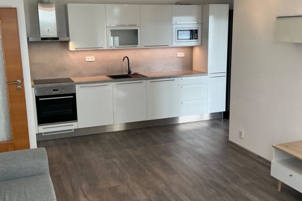 2 bedroom with open-plan kitchen flat to rent, 56 m², Na Horizontu, Králův Dvůr 2 bedroom with open-plan kitchen flat to rent, 56 m², Na Horizontu, Králův Dvůr