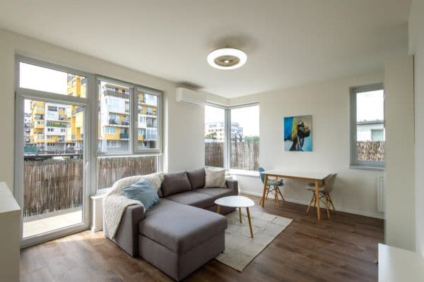 1 bedroom with open-plan kitchen flat to rent, 45 m², Pod Harfou, Praha 1 bedroom with open-plan kitchen flat to rent, 45 m², Pod Harfou, Praha