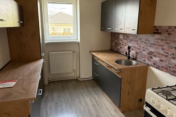 3 bedroom flat to rent, 61 m², U Stadionu, Hrdly 3 bedroom flat to rent, 61 m², U Stadionu, Hrdly