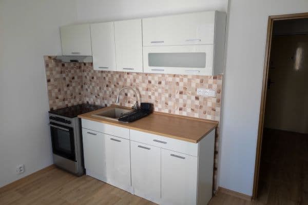 1 bedroom flat to rent, 38 m², Pod Zámečkem, Hradec Králové 1 bedroom flat to rent, 38 m², Pod Zámečkem, Hradec Králové