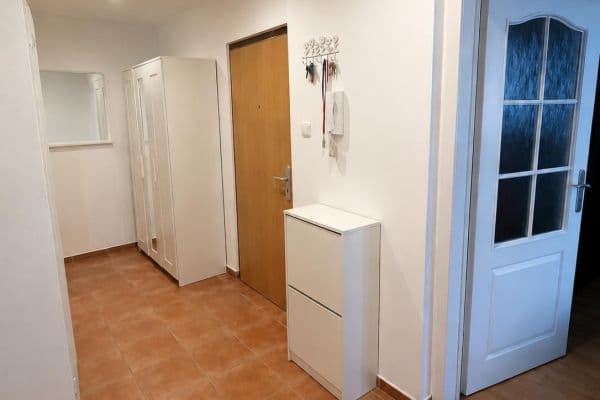 2 bedroom with open-plan kitchen flat to rent, 64 m², Makovského, Praha 2 bedroom with open-plan kitchen flat to rent, 64 m², Makovského, Praha