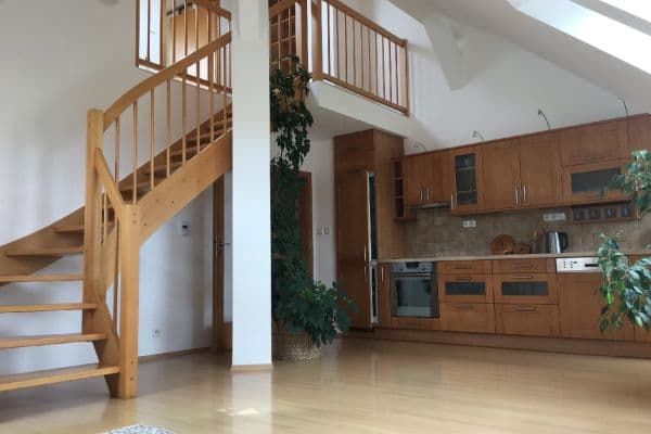 3 bedroom with open-plan kitchen flat to rent, 95 m², Mladotova, Praha 3 bedroom with open-plan kitchen flat to rent, 95 m², Mladotova, Praha