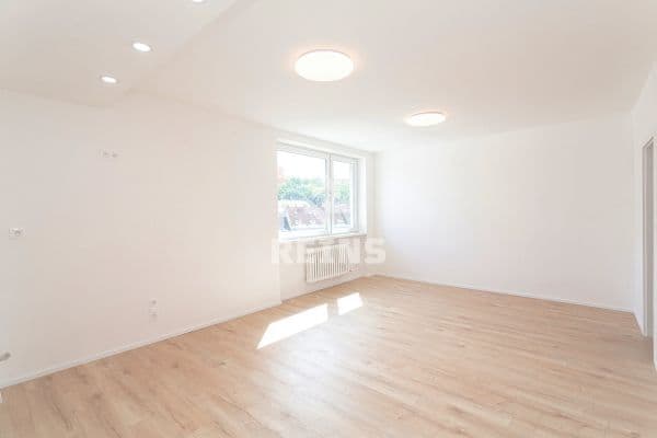 3 bedroom with open-plan kitchen flat for sale, 64 m², U Dvou srpů, Praha 3 bedroom with open-plan kitchen flat for sale, 64 m², U Dvou srpů, Praha