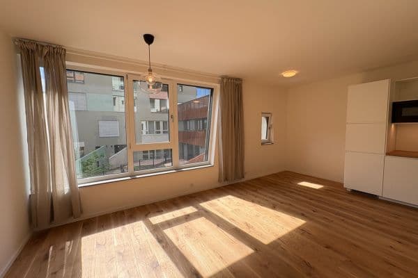Studio flat to rent, 38 m², U Komína, Praha Studio flat to rent, 38 m², U Komína, Praha