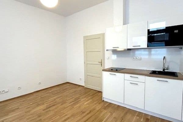 Studio flat to rent, 24 m², Mlynářská, Praha Studio flat to rent, 24 m², Mlynářská, Praha