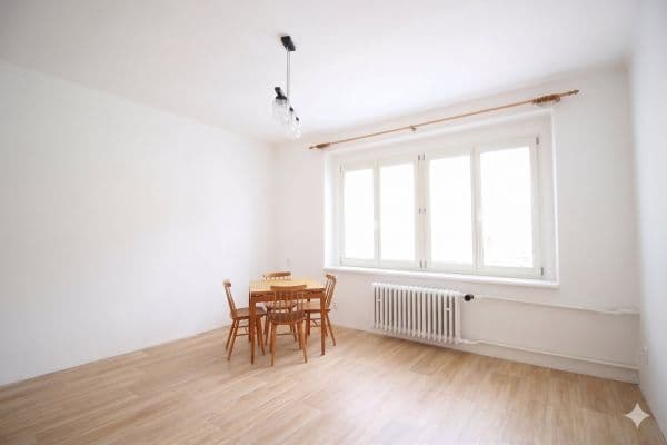 3 bedroom with open-plan kitchen flat to rent, 90 m², Barrandova, Kladno 3 bedroom with open-plan kitchen flat to rent, 90 m², Barrandova, Kladno