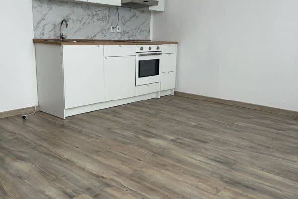 Studio flat to rent, 31 m², Přeštická, Praha Studio flat to rent, 31 m², Přeštická, Praha