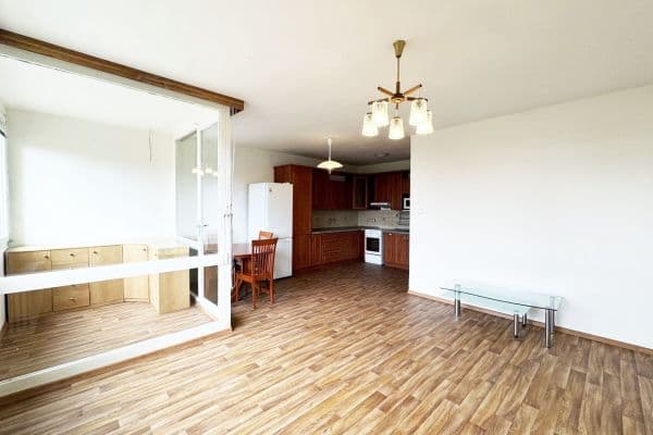 2 bedroom with open-plan kitchen flat to rent, 72 m², Hlivická, Praha 2 bedroom with open-plan kitchen flat to rent, 72 m², Hlivická, Praha