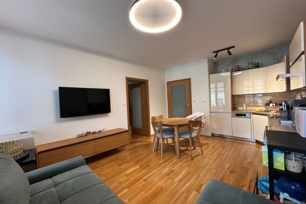 2 bedroom with open-plan kitchen flat to rent, 60 m², Kováků, Praha 2 bedroom with open-plan kitchen flat to rent, 60 m², Kováků, Praha