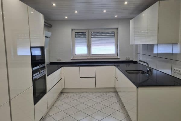 4 bedroom flat to rent, 115 m², Fellbach 4 bedroom flat to rent, 115 m², Fellbach