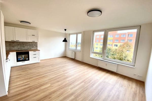 2 bedroom with open-plan kitchen flat to rent, 69 m², Přímětická, Praha 2 bedroom with open-plan kitchen flat to rent, 69 m², Přímětická, Praha