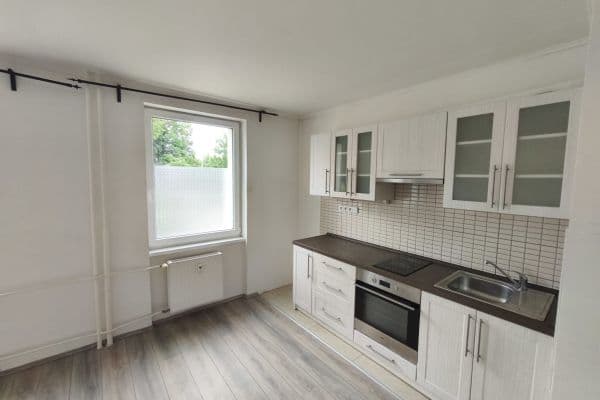 Studio flat to rent, 28 m², Tupolevova, Praha Studio flat to rent, 28 m², Tupolevova, Praha