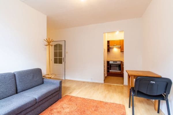 1 bedroom with open-plan kitchen flat to rent, 35 m², Hlivická, Praha 1 bedroom with open-plan kitchen flat to rent, 35 m², Hlivická, Praha