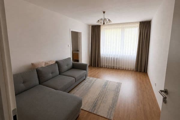 3 bedroom flat to rent, 76 m², Pod Strání, Praha 3 bedroom flat to rent, 76 m², Pod Strání, Praha