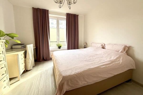 1 bedroom with open-plan kitchen flat for sale, 66 m², Svitákova, Praha 1 bedroom with open-plan kitchen flat for sale, 66 m², Svitákova, Praha