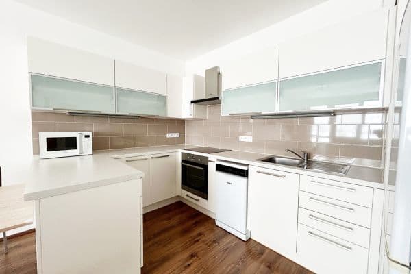 2 bedroom with open-plan kitchen flat to rent, 67 m², U Hostavického potoka, Praha 2 bedroom with open-plan kitchen flat to rent, 67 m², U Hostavického potoka, Praha