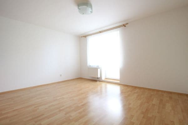 2 bedroom with open-plan kitchen flat to rent, 78 m², Padovská, Praha 2 bedroom with open-plan kitchen flat to rent, 78 m², Padovská, Praha