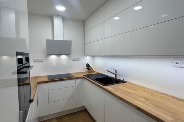 2 bedroom with open-plan kitchen flat for sale, 70 m², Rezlerova, Praha 2 bedroom with open-plan kitchen flat for sale, 70 m², Rezlerova, Praha