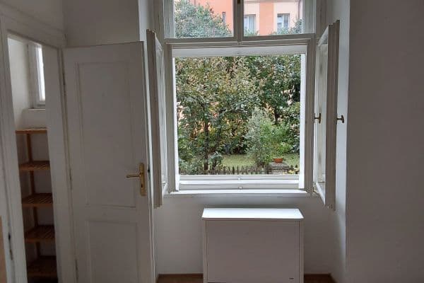 1 bedroom with open-plan kitchen flat to rent, 42 m², Madridská, Praha 1 bedroom with open-plan kitchen flat to rent, 42 m², Madridská, Praha
