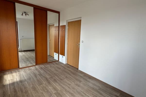 3 bedroom with open-plan kitchen flat to rent, 149 m², Nad Paloučkem, Beroun 3 bedroom with open-plan kitchen flat to rent, 149 m², Nad Paloučkem, Beroun