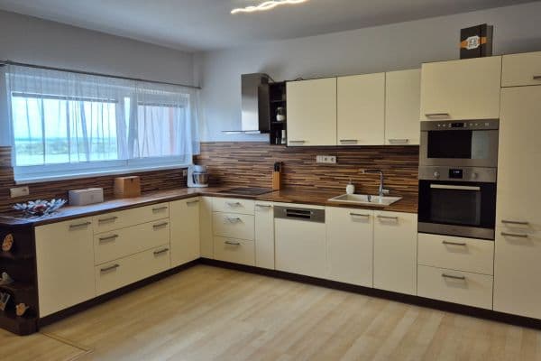 2 bedroom with open-plan kitchen flat to rent, 60 m², Pavla Beneše, Praha 2 bedroom with open-plan kitchen flat to rent, 60 m², Pavla Beneše, Praha