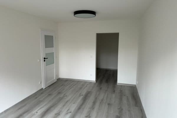 1 bedroom with open-plan kitchen flat to rent, 42 m², Ciolkovského, Praha 1 bedroom with open-plan kitchen flat to rent, 42 m², Ciolkovského, Praha