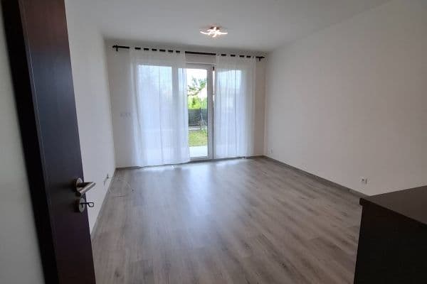 Studio flat to rent, 30 m², Švehlova, Praha Studio flat to rent, 30 m², Švehlova, Praha